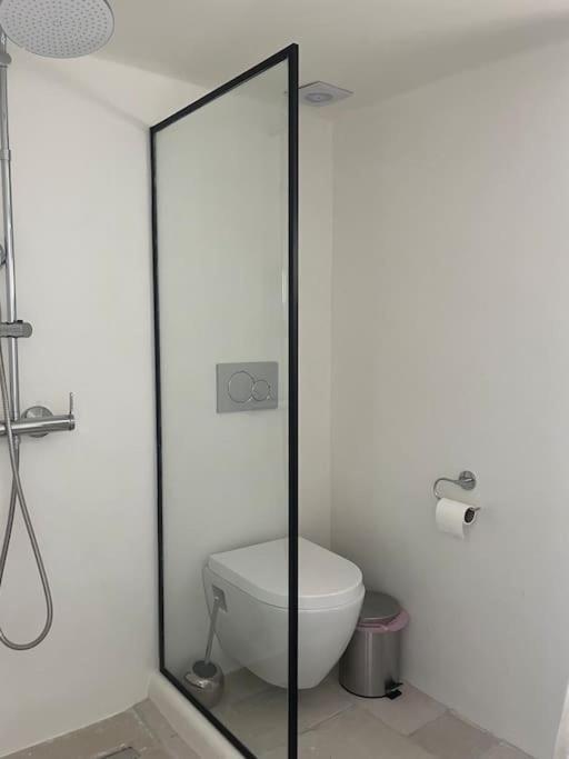 Cozy, Spacious, Newly Renovated Flat In Adamas Buitenkant foto