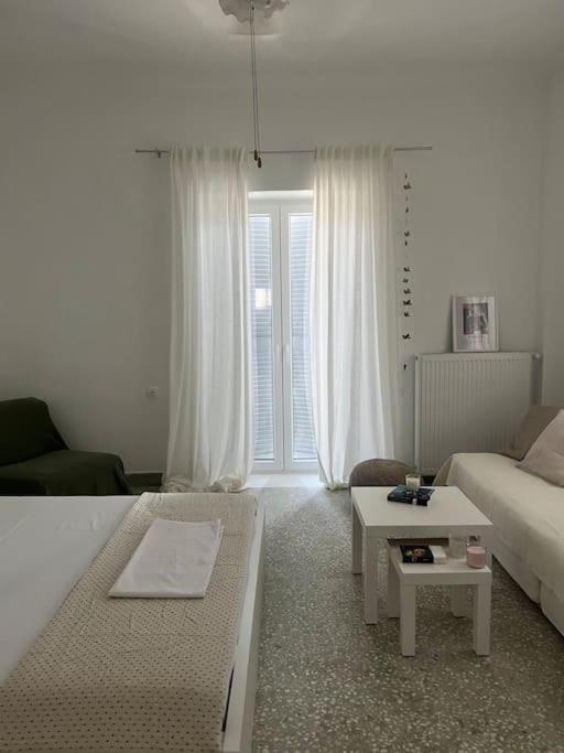 Cozy, Spacious, Newly Renovated Flat In Adamas Buitenkant foto