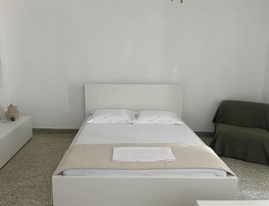 Cozy, Spacious, Newly Renovated Flat In Adamas Buitenkant foto